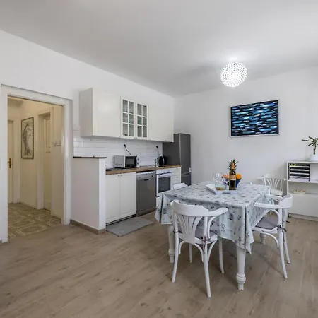 Lägenhet Comfy 2-bedroom In Great Location Close To It