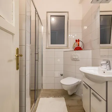 Apartment Comfy 2-bedroom In Great Location Close To It