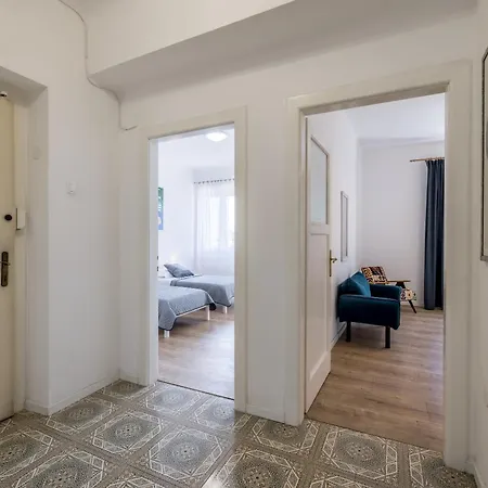 Comfy 2-bedroom In Great Location Close To It *