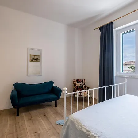 Apartment Comfy 2-bedroom In Great Location Close To It Split