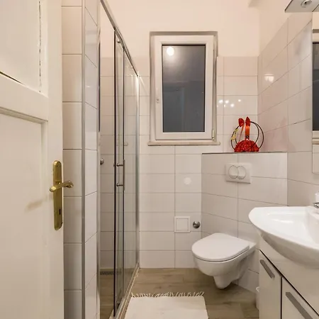 Apartment Comfy 2-bedroom In Great Location Close To It Split