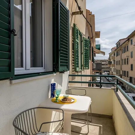 Comfy 2-bedroom In Great Location Close To It * Split