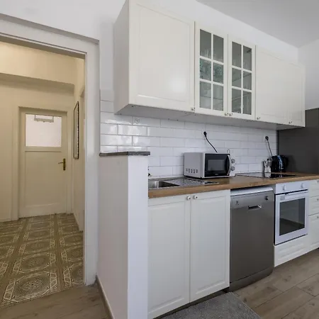 Apartman Comfy 2-bedroom In Great Location Close To It *