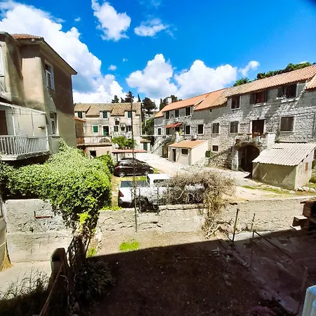 Comfy 2-bedroom In Great Location Close To It * Split