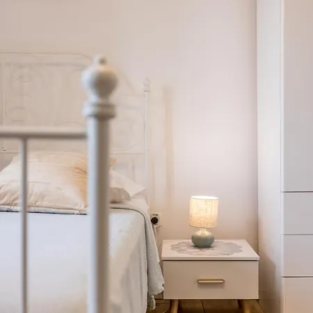 Comfy 2-bedroom In Great Location Close To It *