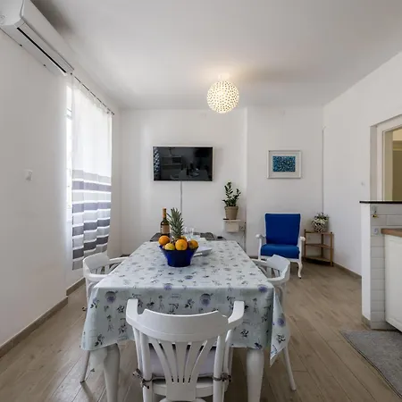 Apartment Comfy 2-bedroom In Great Location Close To It Split