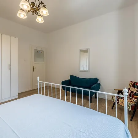 Comfy 2-bedroom In Great Location Close To It Apartman