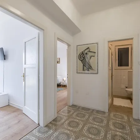 Comfy 2-bedroom In Great Location Close To It *