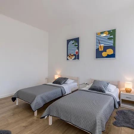 Comfy 2-bedroom In Great Location Close To It Apartman *