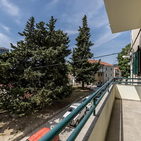 Comfy 2-bedroom In Great Location Close To It *