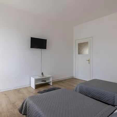 Comfy 2-bedroom In Great Location Close To It Apartman