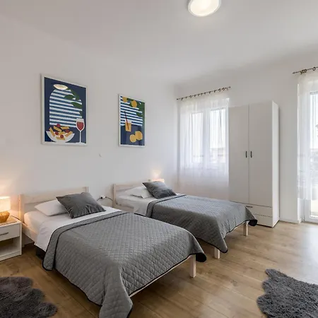Comfy 2-bedroom In Great Location Close To It * Split